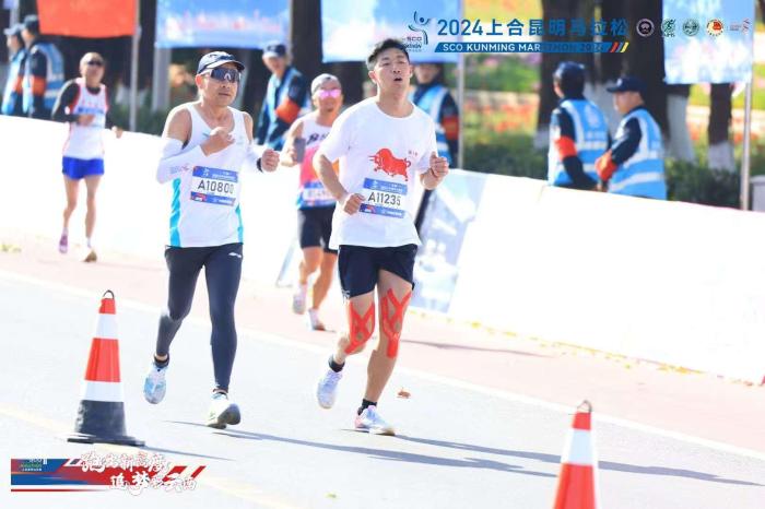 2.6万名跑者竞逐昆明2024上合昆明马拉松，展现高