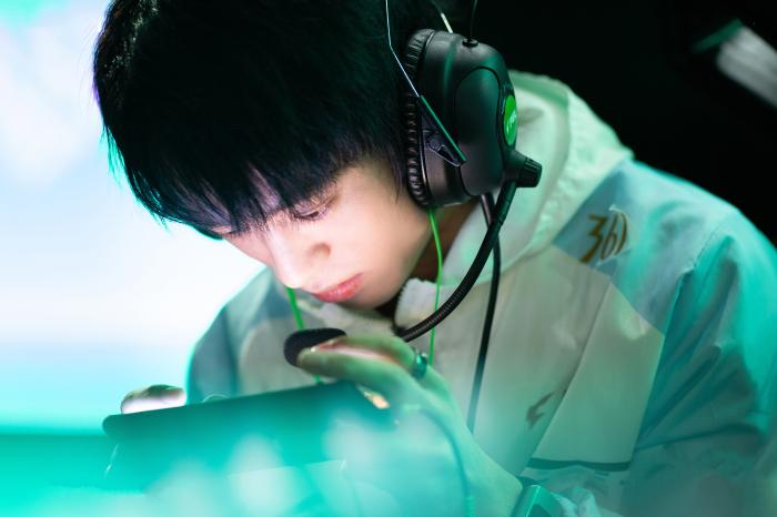 中新电竞对话Suk：不相信自己是最强，凭什么拿