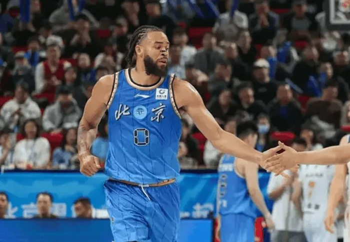 北京男篮力克广州双塔阵容显威力 方硕18分成关