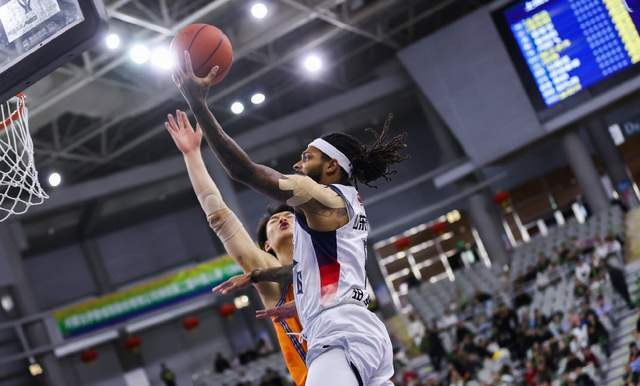 山东男篮第二阶段揭幕战复仇江苏男篮 暂列联赛