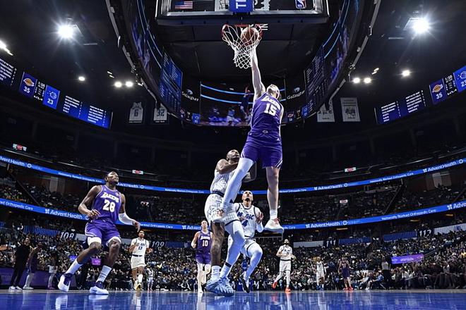 肯纳德绝杀湖人掀翻魔术豪取9连胜 里夫斯攻防全