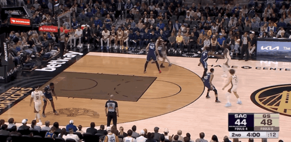 库里关键一攻一传引领勇士逆转终结四连败